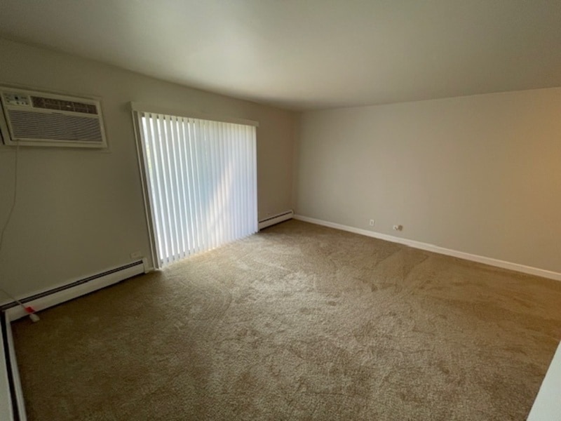 932 W Rollins Rd in Round Lake Heights, IL - Building Photo