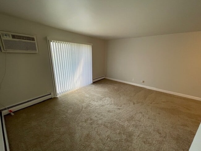 property at 932 W Rollins Rd
