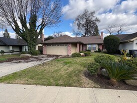 644 N Atwood St in Visalia, CA - Building Photo