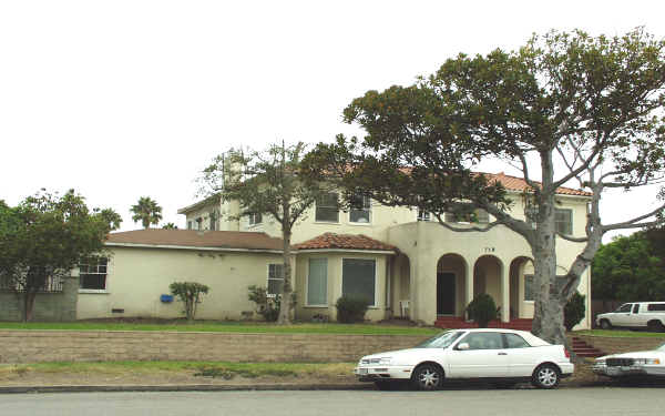 719 S Broadway in Redondo Beach, CA - Foto de edificio