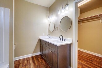136 Holmstrom St in Hutto, TX - Building Photo - Building Photo