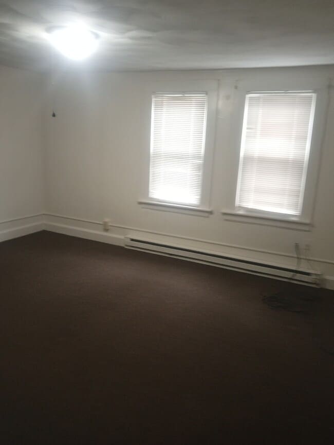 166 Divinity St, Unit 2 in Bristol, CT - Building Photo - Building Photo