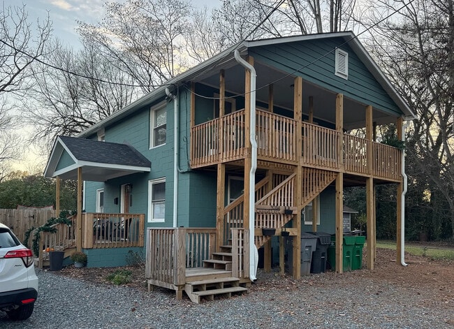 Room in Duplex on Charles Ave in Charlotte, NC - Foto de edificio - Building Photo
