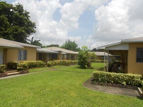 Monroe Street Apartments in Hollywood, FL - Building Photo - Building Photo