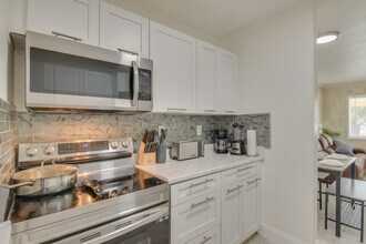 16205 NW 39th Ct in Miami Gardens, FL - Foto de edificio - Building Photo