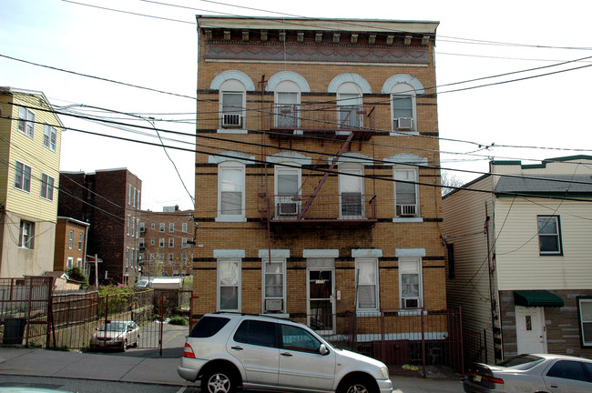 1107-1109 6th St in North Bergen, NJ - Building Photo - Building Photo