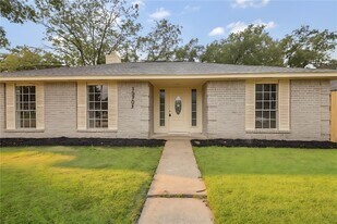 13703 Cologne Dr in Houston, TX - Building Photo