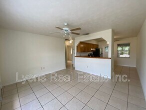 18493 Iris Rd in Ft. Myers, FL - Building Photo - Building Photo
