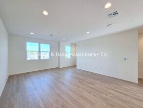 2420 E Lincoln Ave in Anaheim, CA - Building Photo - Building Photo