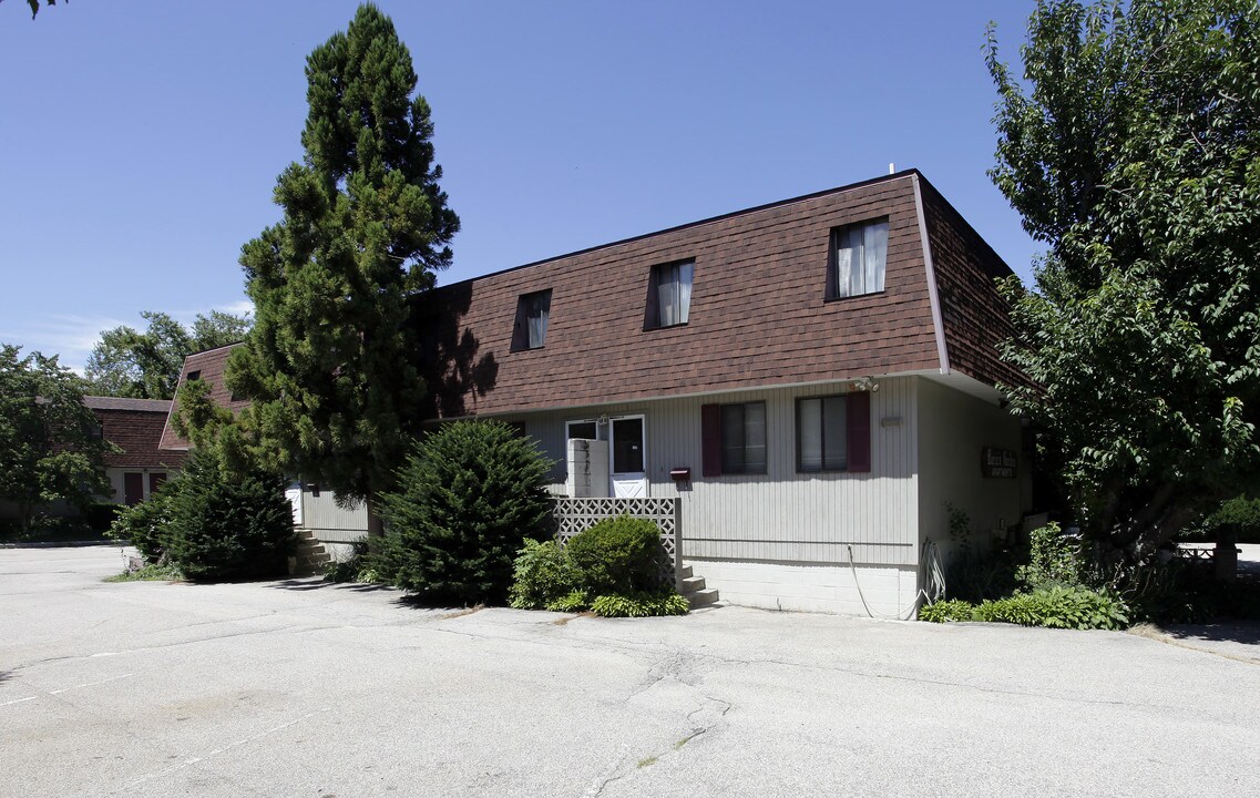 Marie Garden Apartments in West Warwick, RI - Foto de edificio
