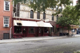 32-34 Jones St in New York, NY - Building Photo - Building Photo