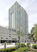 Parque Towers at St. Tropez in Sunny Isles Beach, FL - Building Photo - Building Photo