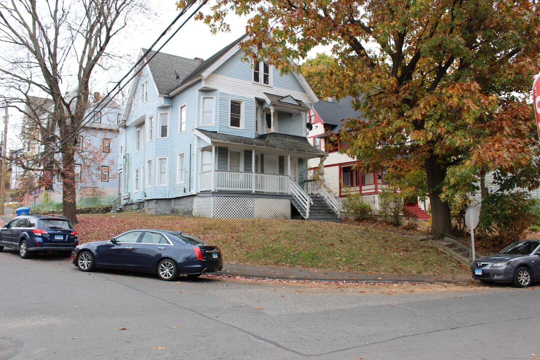 50 Manhan St in Waterbury, CT - Building Photo