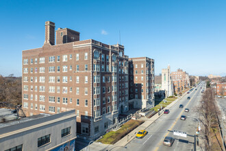 Jeffery Towers in Chicago, IL - Building Photo - Building Photo