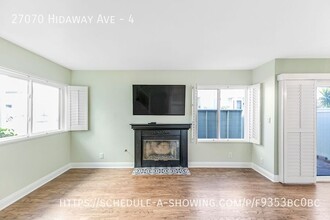 27070 Hidaway Ave-Unit -4 in Santa Clarita, CA - Building Photo - Building Photo