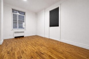 936 West End Ave, Unit F16 in New York, NY - Building Photo