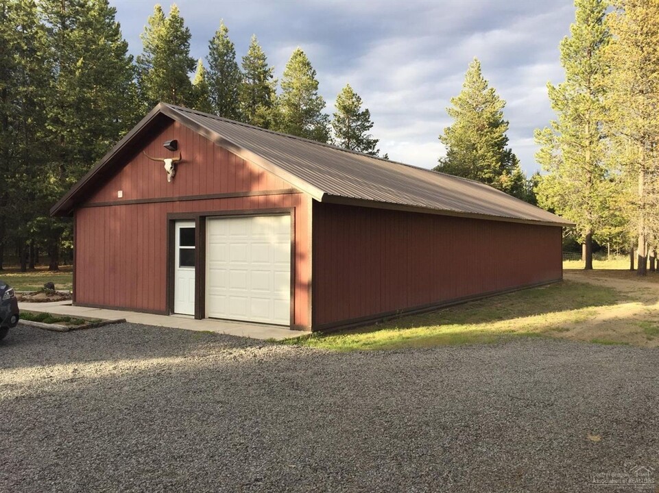 15543 Emerald Dr in La Pine, OR - Building Photo