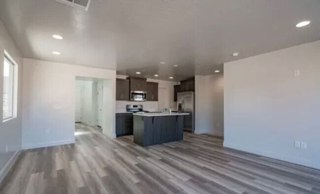 3183 E Sky Rim Wy in Saint George, UT - Building Photo - Building Photo