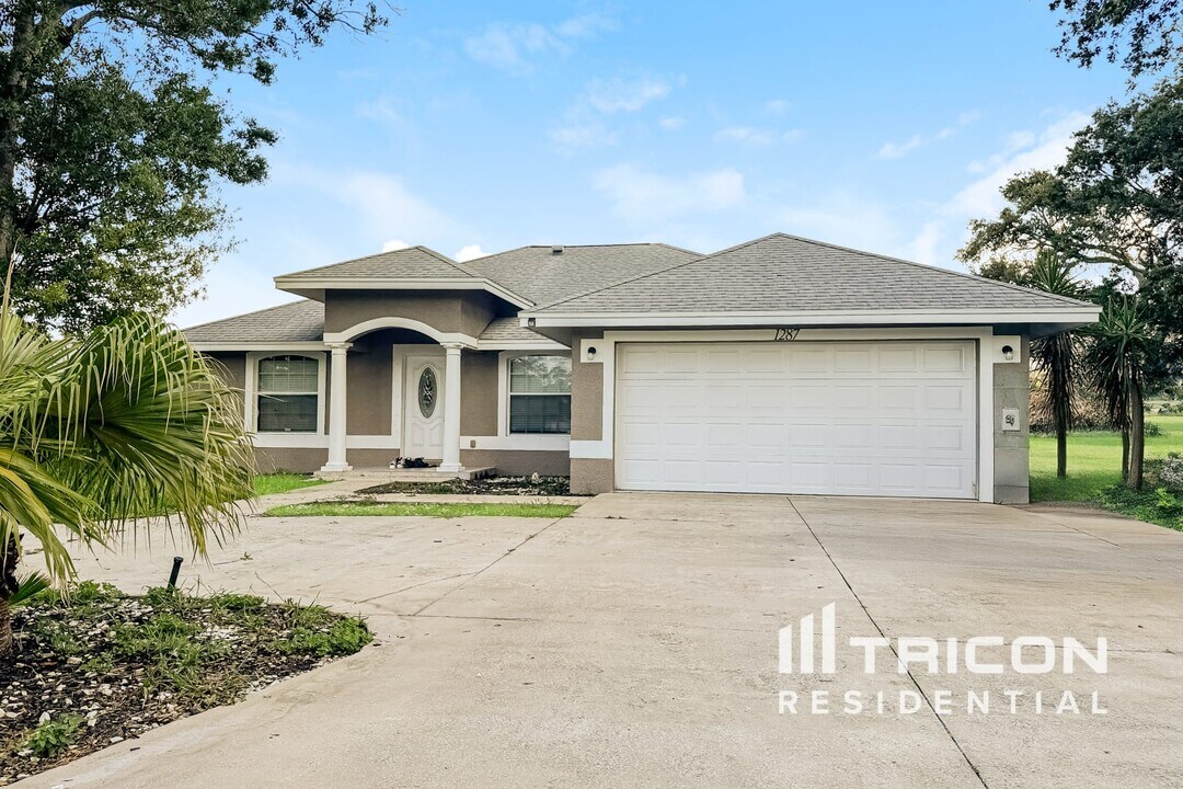 1287 22nd Terrace SW in Largo, FL - Building Photo