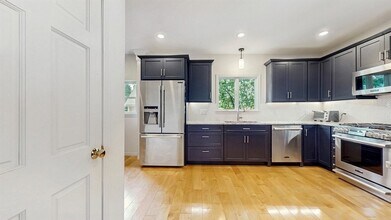 14 Chestnut St in Stoneham, MA - Foto de edificio - Building Photo