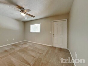 2835 31st Ave E in Bradenton, FL - Foto de edificio - Building Photo