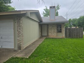 420 Vista W Ct in Bastrop, TX - Building Photo