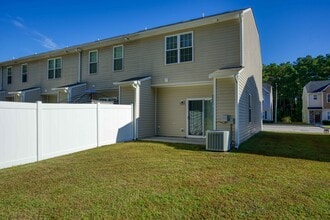 113 Beacon Woods Dr in Holly Ridge, NC - Building Photo - Building Photo