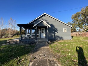 50 Alta Vista Rd in Eagle Point, OR - Building Photo - Building Photo