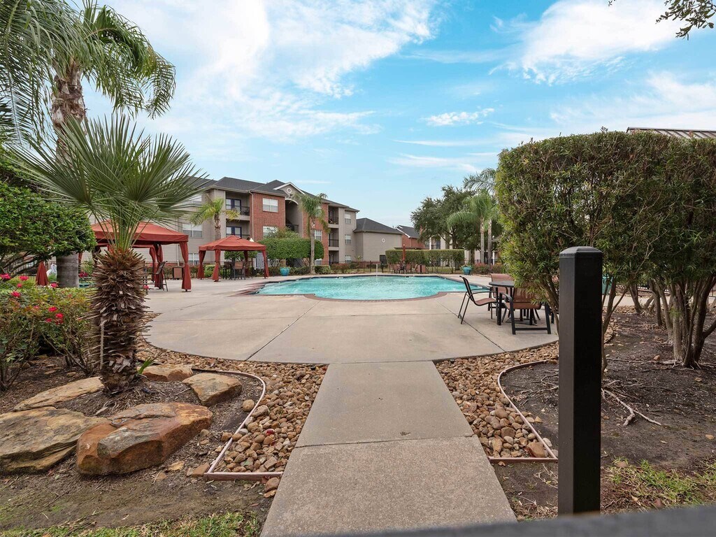 Advenir at The Med Center Houston, TX Apartments