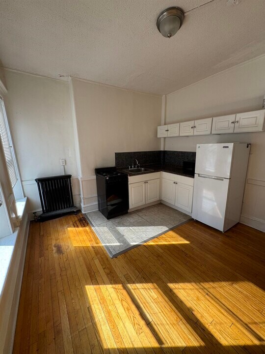 11 Court St in Keene, NH - Building Photo
