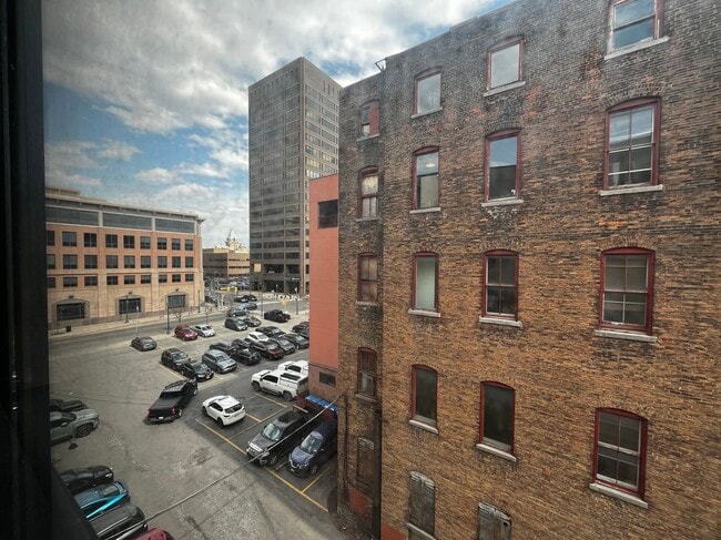 110 Walton St