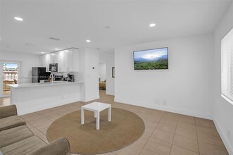326 SW 14th St in Dania Beach, FL - Building Photo - Building Photo