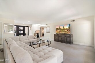 8338 E San Rafael Dr in Scottsdale, AZ - Building Photo - Building Photo