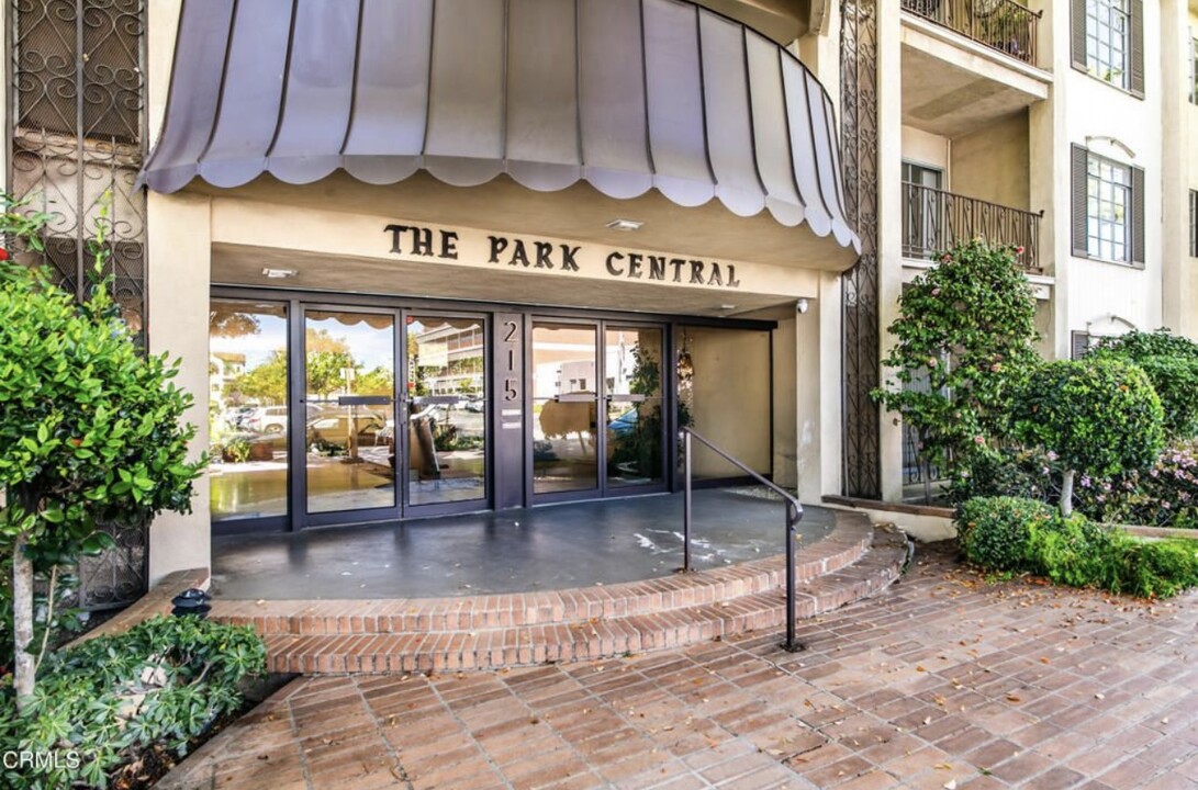 215 N Kenwood St in Glendale, CA - Building Photo
