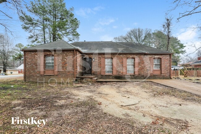 property at 3900 Hermitage Dr