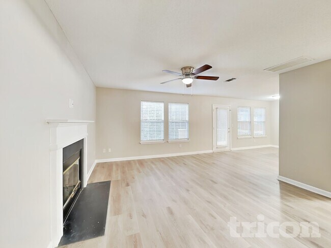 3740 Longview Dr in Douglasville, GA - Foto de edificio - Building Photo