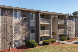 StoneBrook Apartments in Roanoke, VA - Building Photo - Building Photo