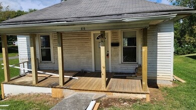 818 Hamilton St in Johnson City, TN - Building Photo - Building Photo