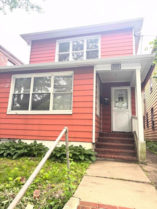 3229 Baychester Ave in Bronx, NY - Building Photo