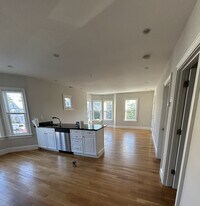 57 Greenleaf Ave, Unit unit 2 in Medford, MA - Building Photo