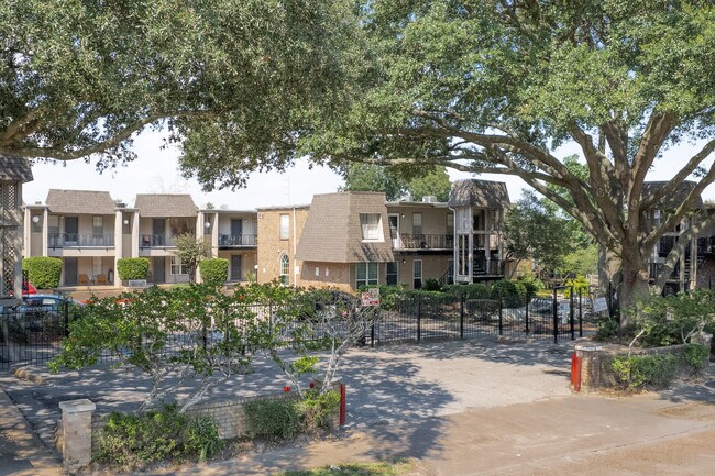 Braeswood Park Condominiums
