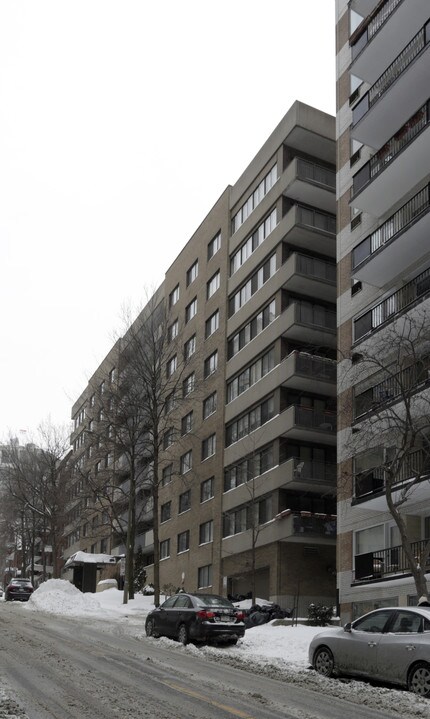Le Drummond En Haut in Montréal, QC - Building Photo