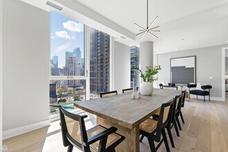 146 W Erie St in Chicago, IL - Building Photo - Building Photo