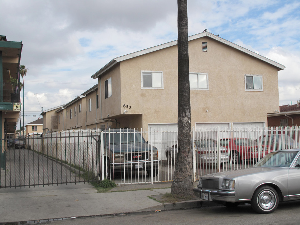 851 W 81st St in Los Angeles, CA - Building Photo