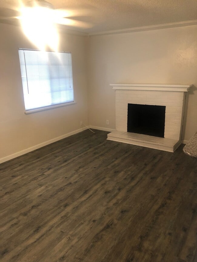 4459 E Weldon Ave in Fresno, CA - Building Photo - Building Photo