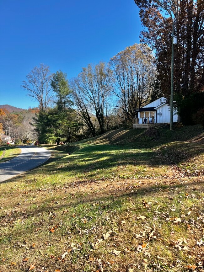 125 Berry Mountain Rd in Sylva, NC - Building Photo - Building Photo