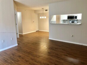 4852 N State Rd 7 in Coconut Creek, FL - Foto de edificio - Building Photo