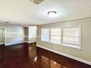 1521 Wilhurst St in Jackson, MS - Foto de edificio - Building Photo