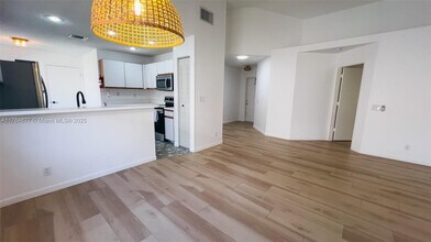 9243 Arborwood Cir in Davie, FL - Building Photo - Building Photo