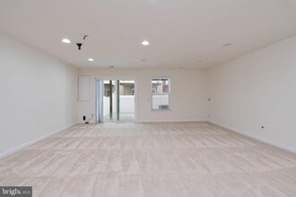 41686 McMonagle Square in Aldie, VA - Building Photo - Building Photo